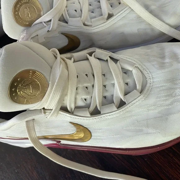 12.5‎ Nike Zoom GT Cut 2 "Sisterhood" White Gold Maroon Basketball Preowned FLAW - Picture 2 of 10